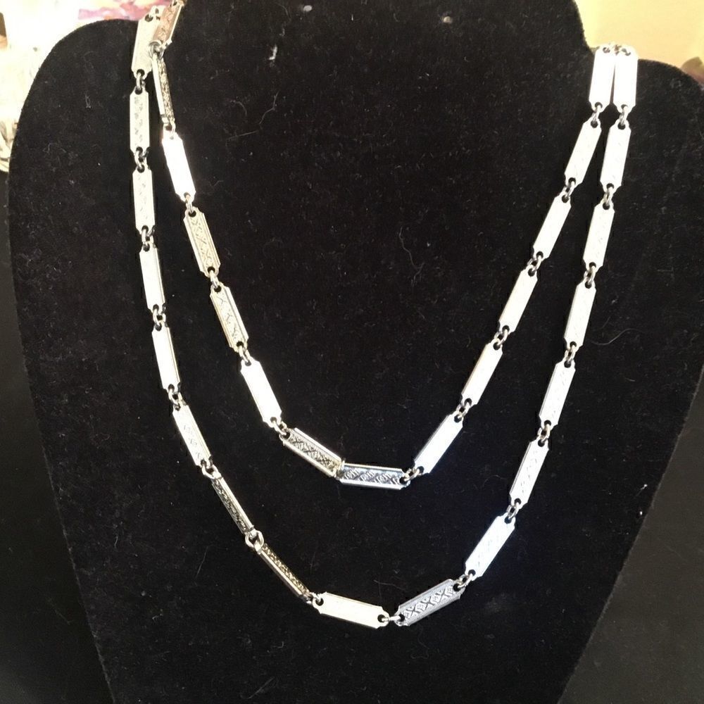 Embossed Silvertone Link Necklace - Picture 3 of 5